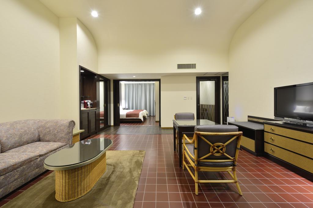 Hotel Exes Ishigaki à Ishigaki  Extérieur photo
